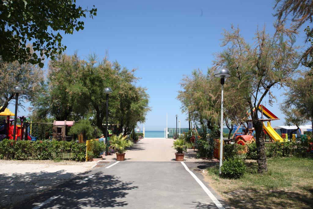 Villaggio Turistico Le Mimose Porto SantʼElpidio Esterno foto